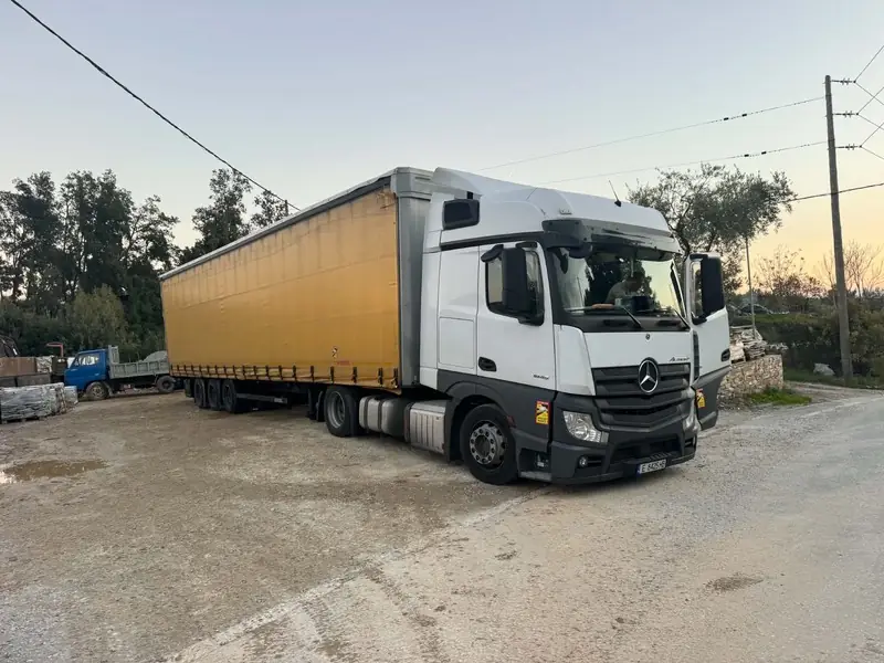 Φορτηγό χονδρικής μεταφοράς πέτρας Πηλίου