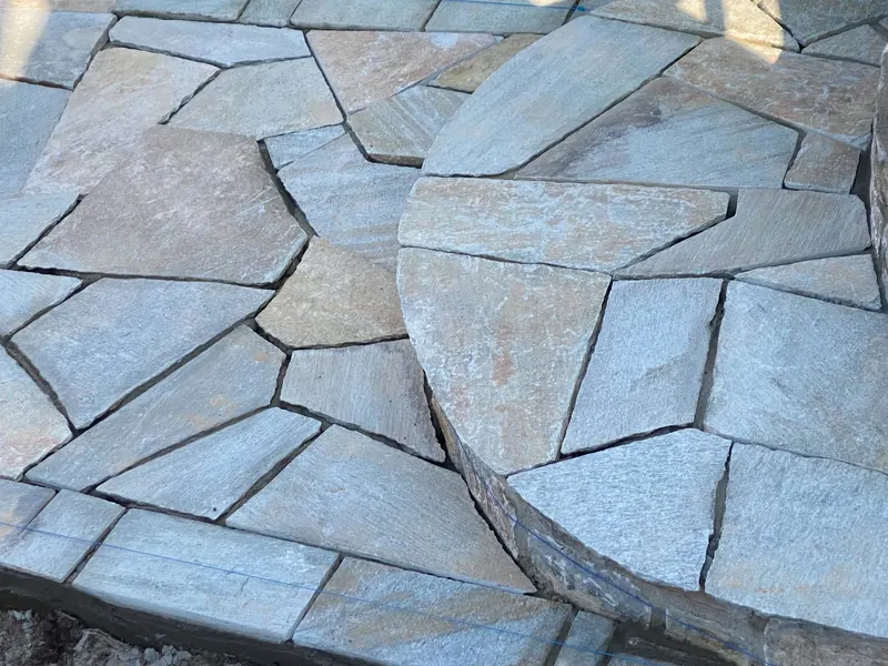 Grey ochre flagstone curved υπερυψωμένο σκαλοπάτι αιθρίου — PelionStones.gr