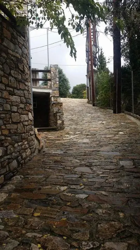 Ochre grey διάδρομος πλακών stone τοίχος αντιστήριξης — PelionStones.gr
